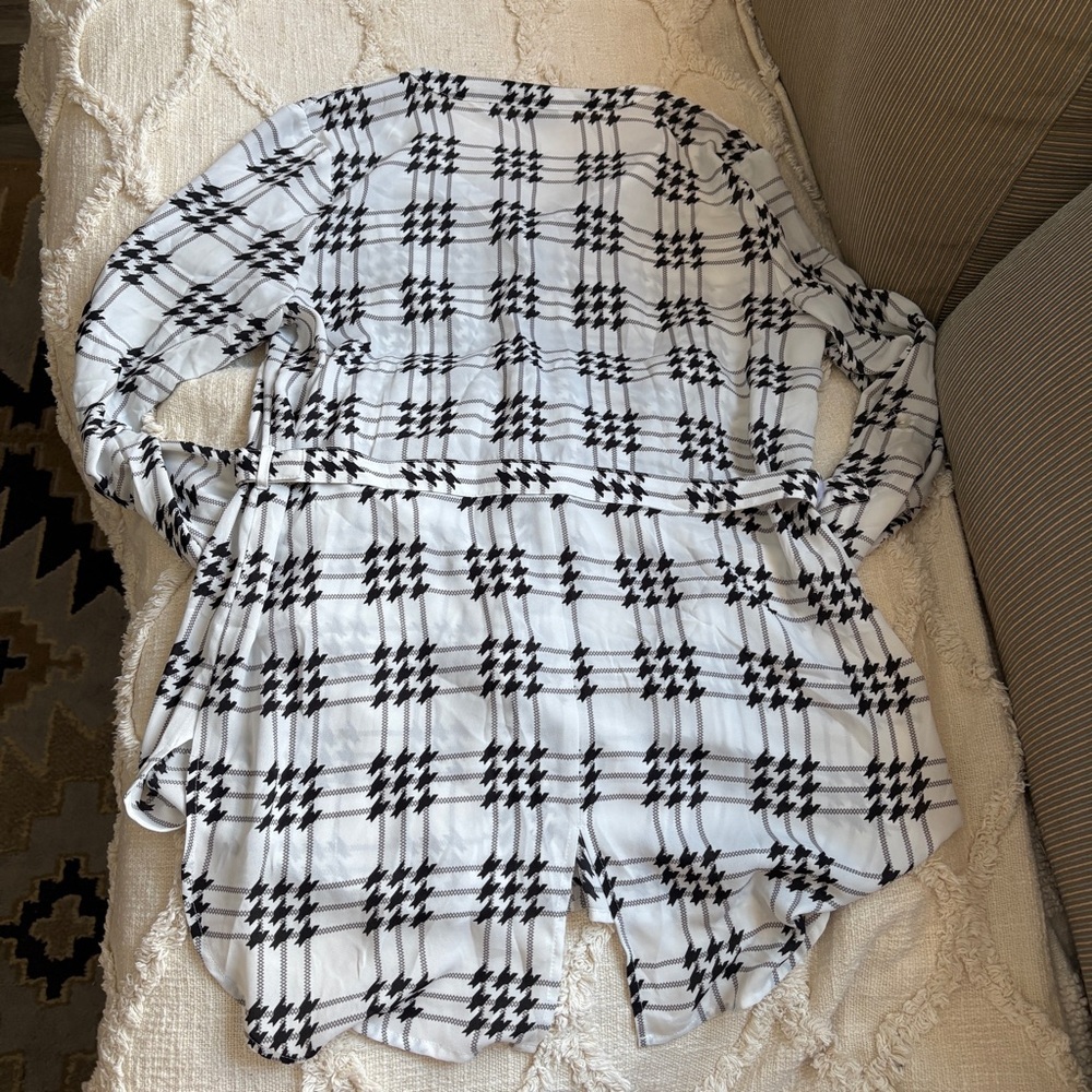 Reitmans Black & White Grid Houndstooth Button-Up Blouse - Picture 10 of 10